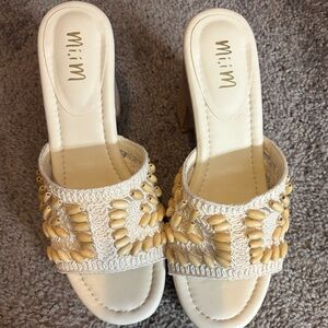 Mi.iM Women's Cream and Tan Beaded flatform platform sandals wedges heeled 8.5